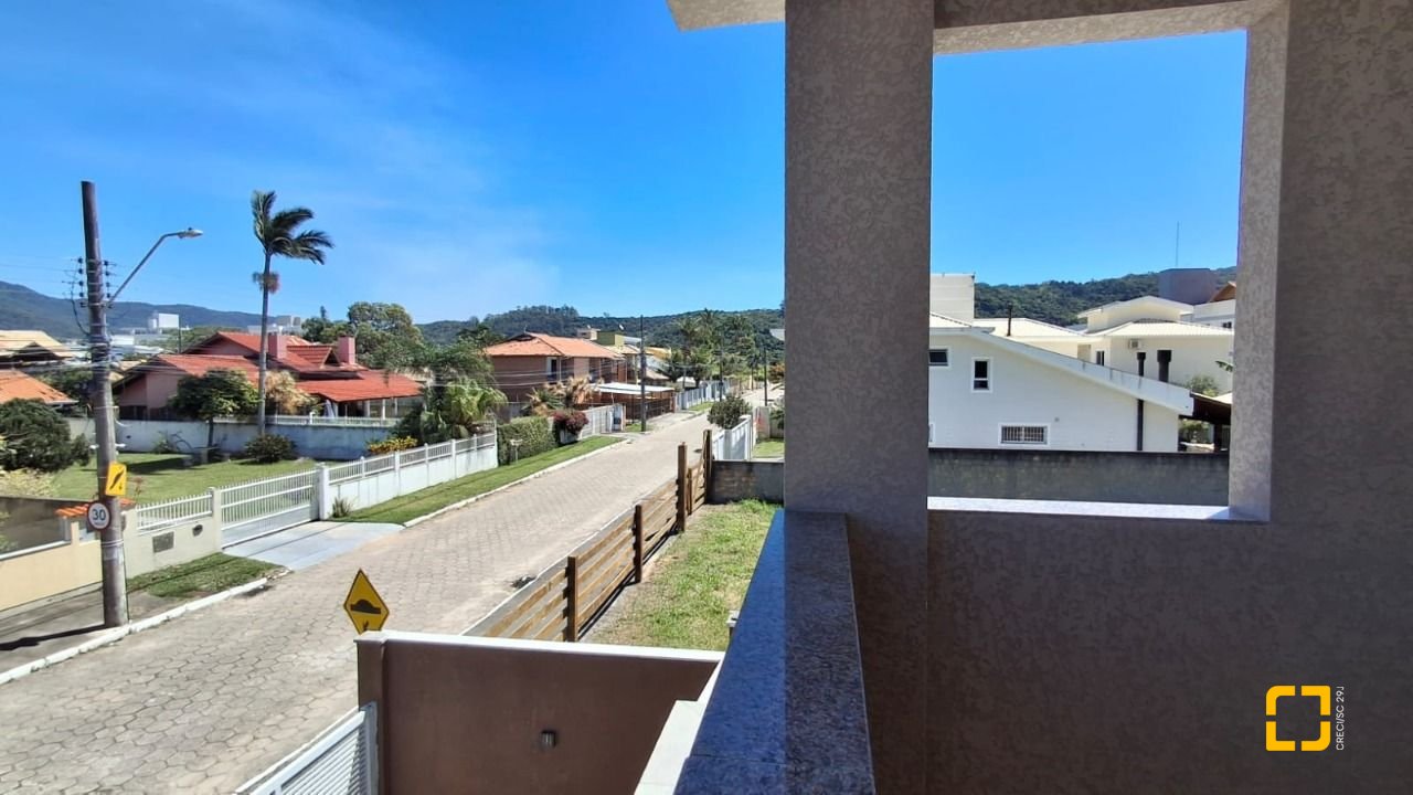 Casa com 257m², 8 quartos (sendo 2 suítes), 2 garagens, no bairro Ingleses em Florianópolis