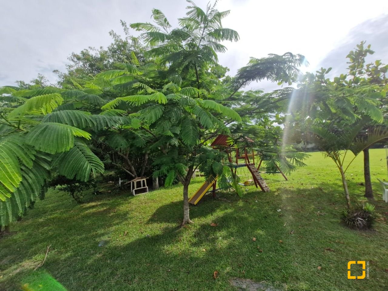 Casa com 257m², 8 quartos (sendo 2 suítes), 2 garagens, no bairro Ingleses em Florianópolis