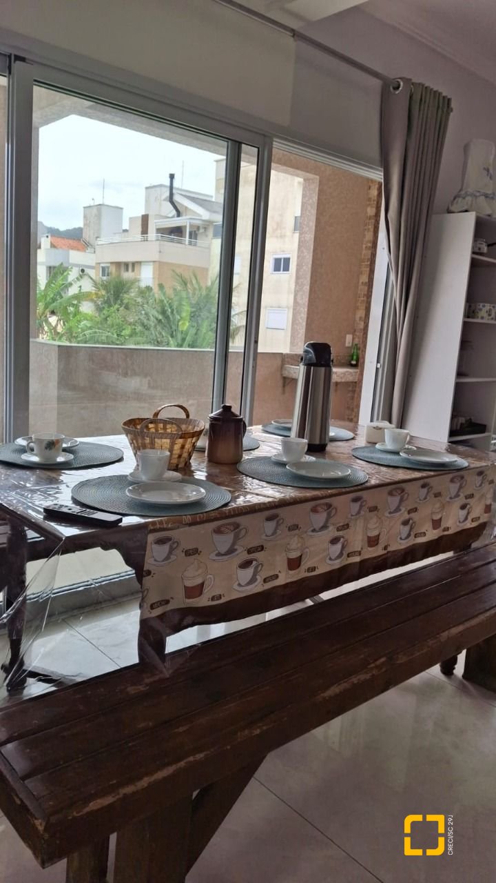 Casa com 257m², 8 quartos (sendo 2 suítes), 2 garagens, no bairro Ingleses em Florianópolis