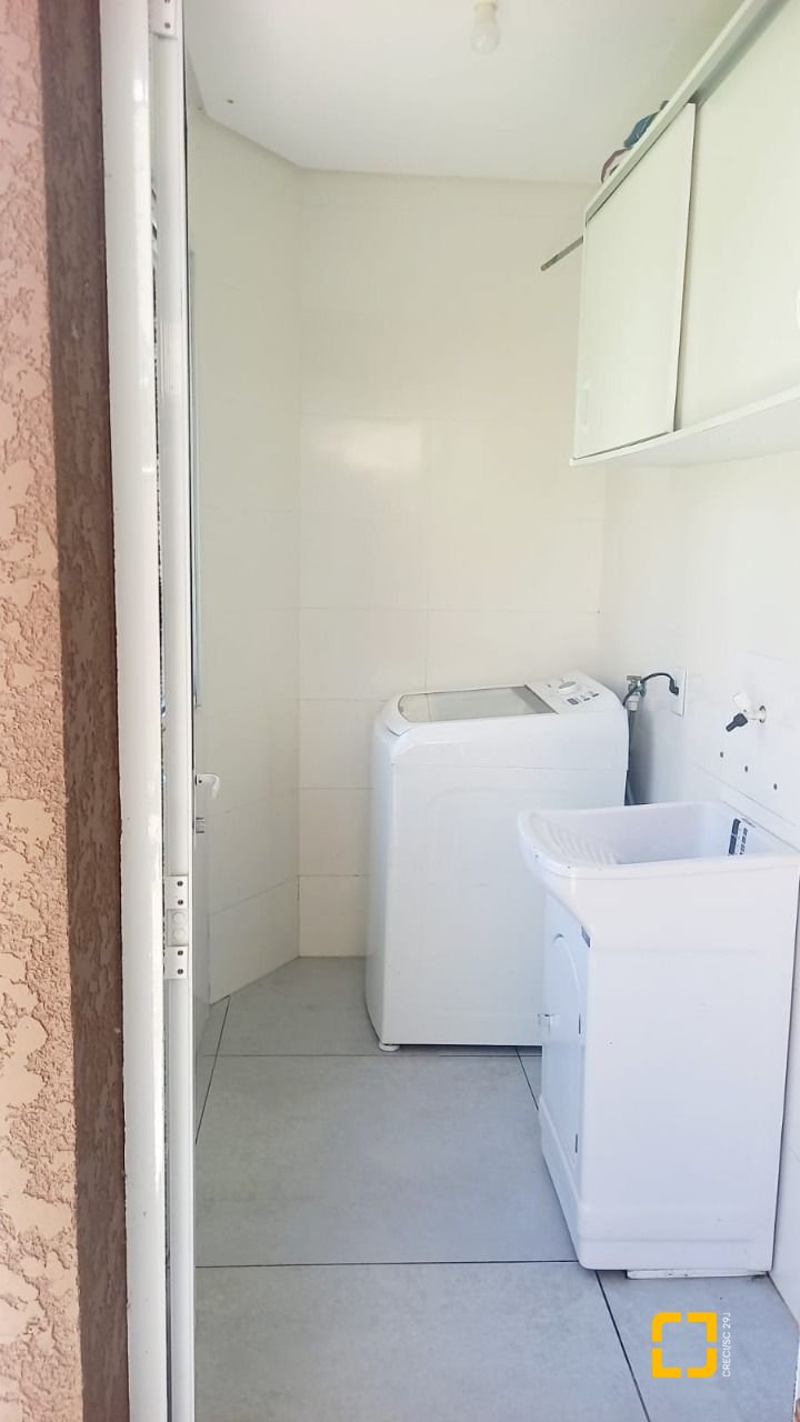 Casa com 257m², 8 quartos (sendo 2 suítes), 2 garagens, no bairro Ingleses em Florianópolis
