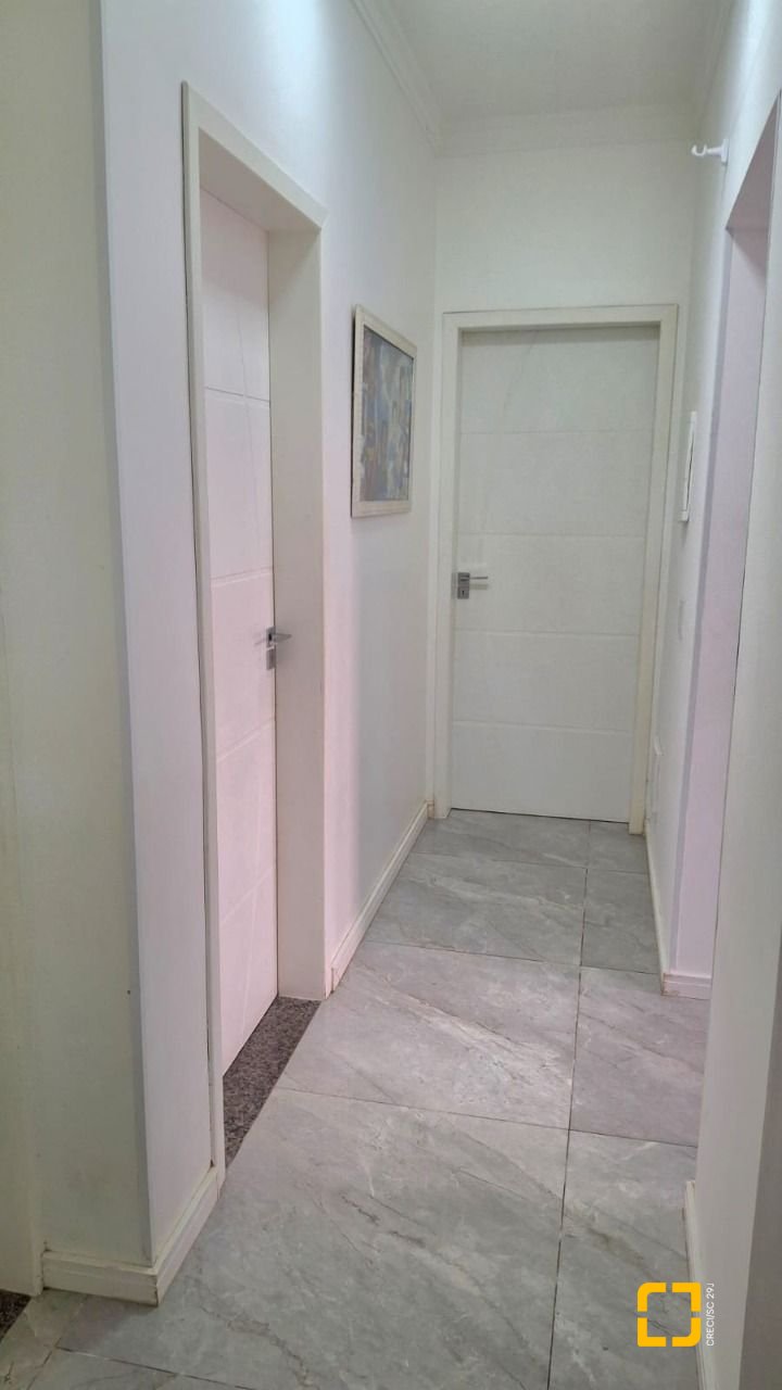 Casa com 257m², 8 quartos (sendo 2 suítes), 2 garagens, no bairro Ingleses em Florianópolis