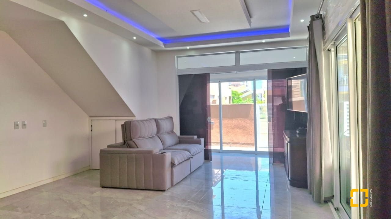 Casa com 257m², 8 quartos (sendo 2 suítes), 2 garagens, no bairro Ingleses em Florianópolis