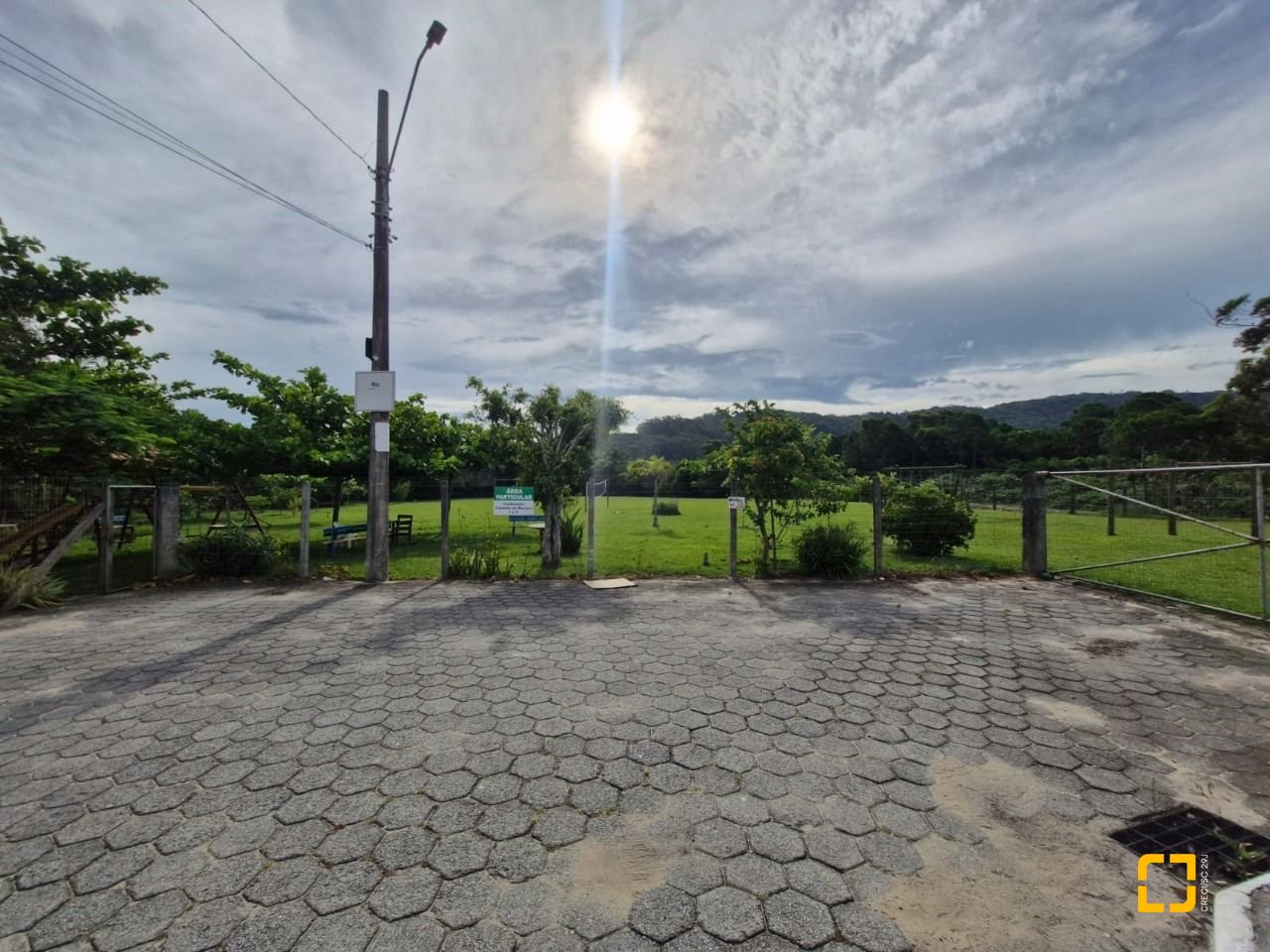Casa com 257m², 8 quartos (sendo 2 suítes), 2 garagens, no bairro Ingleses em Florianópolis