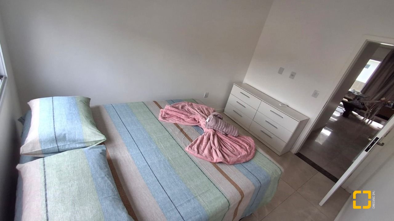 Casa com 257m², 8 quartos (sendo 2 suítes), 2 garagens, no bairro Ingleses em Florianópolis