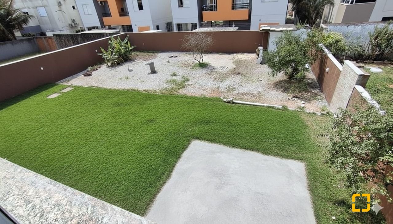 Casa com 257m², 8 quartos (sendo 2 suítes), 2 garagens, no bairro Ingleses em Florianópolis