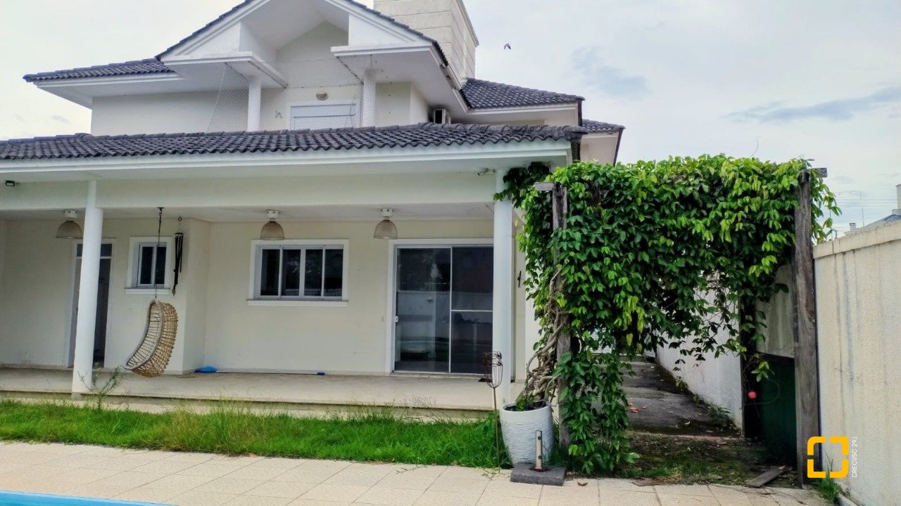 Casa com 286m², 6 quartos (sendo 3 suítes), 2 garagens, no bairro Jurerê em Florianópolis