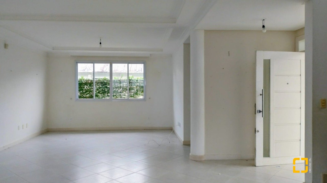 Casa com 286m², 6 quartos (sendo 3 suítes), 2 garagens, no bairro Jurerê em Florianópolis