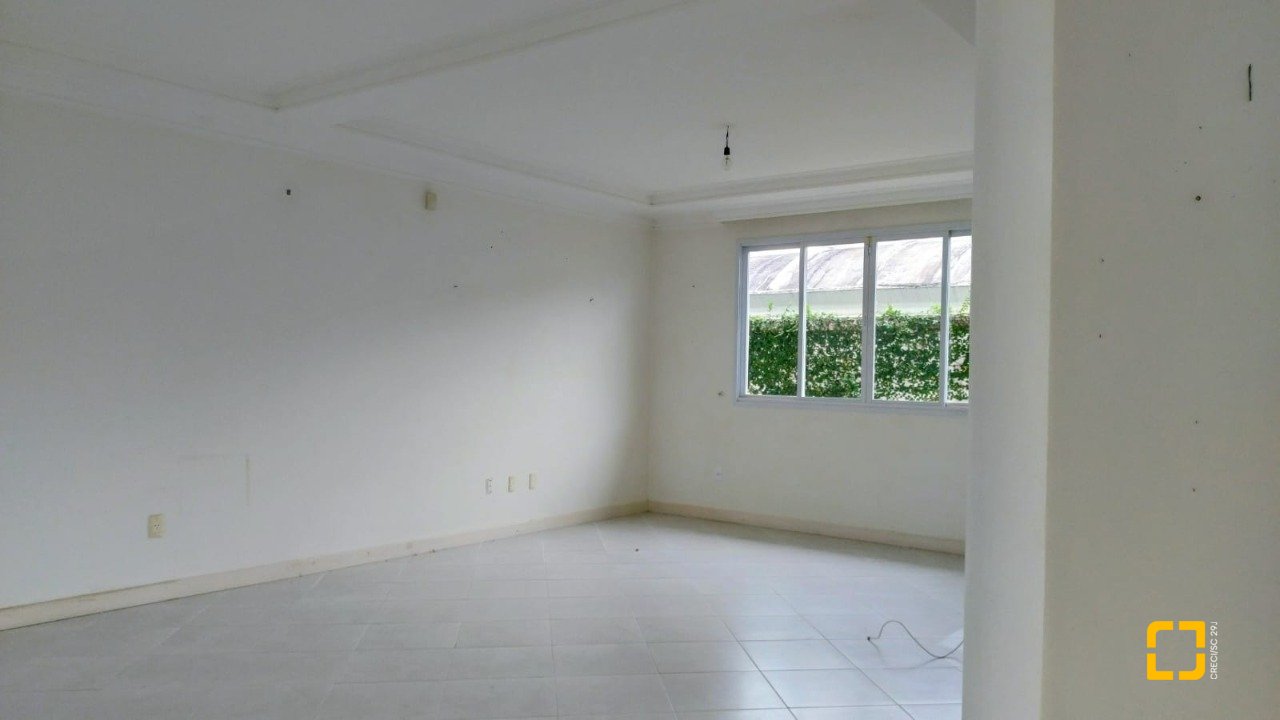 Casa com 286m², 6 quartos (sendo 3 suítes), 2 garagens, no bairro Jurerê em Florianópolis