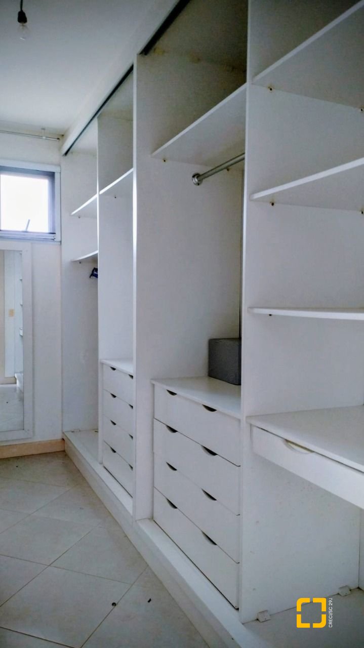 Casa com 286m², 6 quartos (sendo 3 suítes), 2 garagens, no bairro Jurerê em Florianópolis