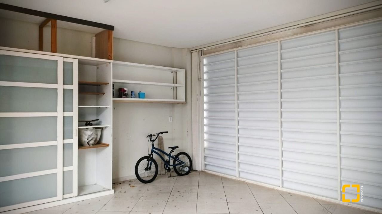 Casa com 286m², 6 quartos (sendo 3 suítes), 2 garagens, no bairro Jurerê em Florianópolis