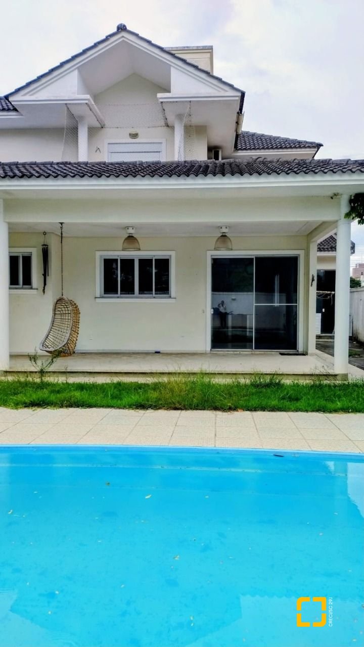 Casa com 286m², 6 quartos (sendo 3 suítes), 2 garagens, no bairro Jurerê em Florianópolis