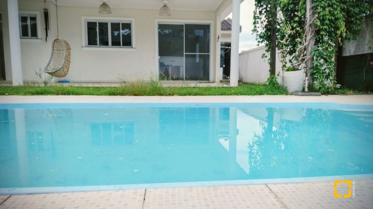 Casa com 286m², 6 quartos (sendo 3 suítes), 2 garagens, no bairro Jurerê em Florianópolis