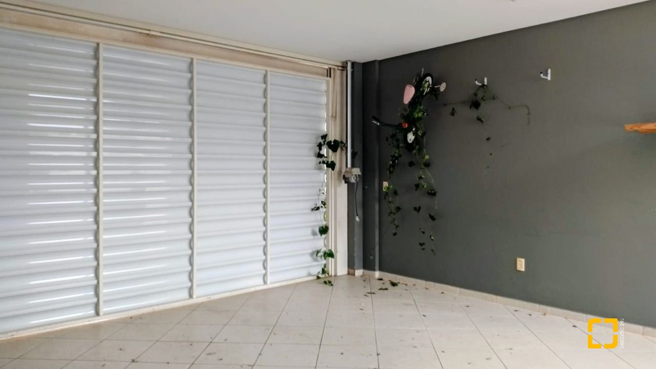 Casa com 286m², 6 quartos (sendo 3 suítes), 2 garagens, no bairro Jurerê em Florianópolis