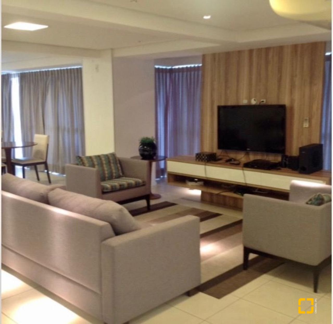 Cobertura com 116m², 6 quartos (sendo 3 suítes), 2 garagens, no bairro Trindade em Florianópolis