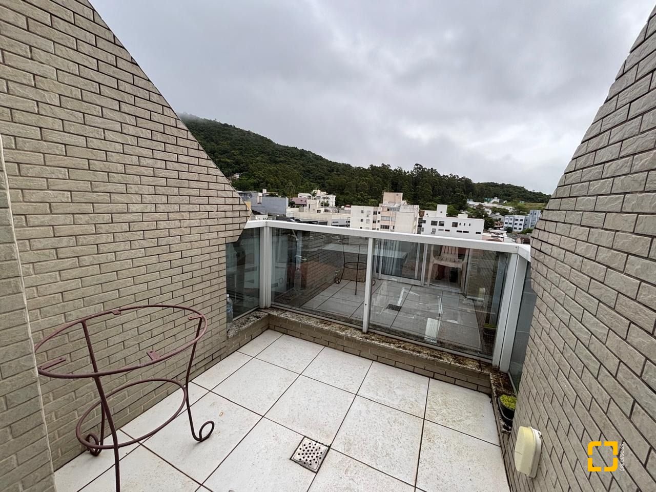 Cobertura com 116m², 6 quartos (sendo 3 suítes), 2 garagens, no bairro Trindade em Florianópolis