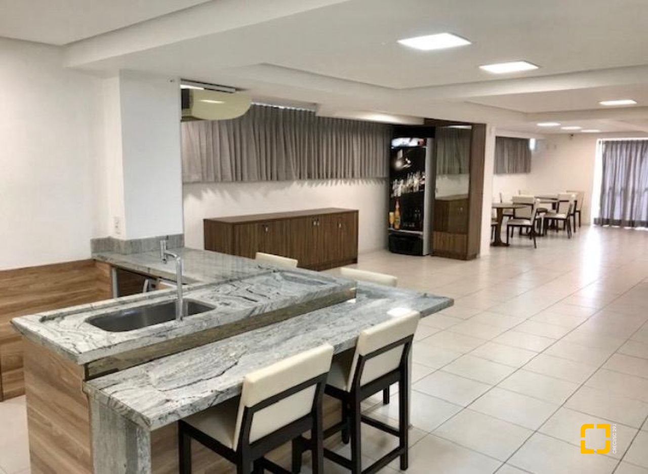 Cobertura com 116m², 6 quartos (sendo 3 suítes), 2 garagens, no bairro Trindade em Florianópolis