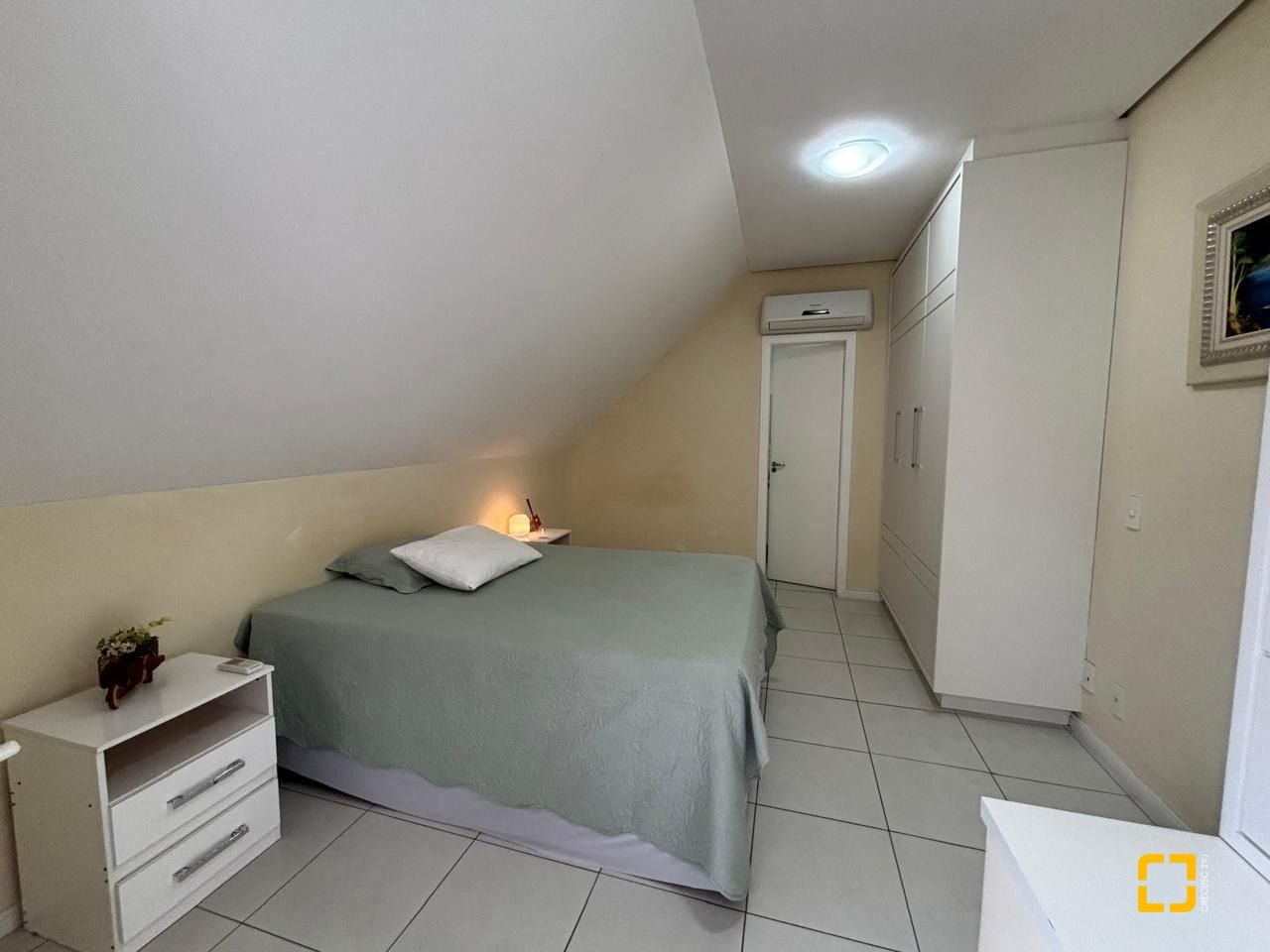 Cobertura com 116m², 6 quartos (sendo 3 suítes), 2 garagens, no bairro Trindade em Florianópolis