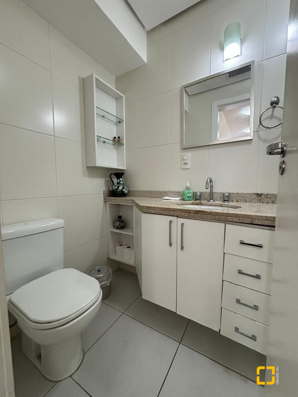 Cobertura com 116m², 6 quartos (sendo 3 suítes), 2 garagens, no bairro Trindade em Florianópolis