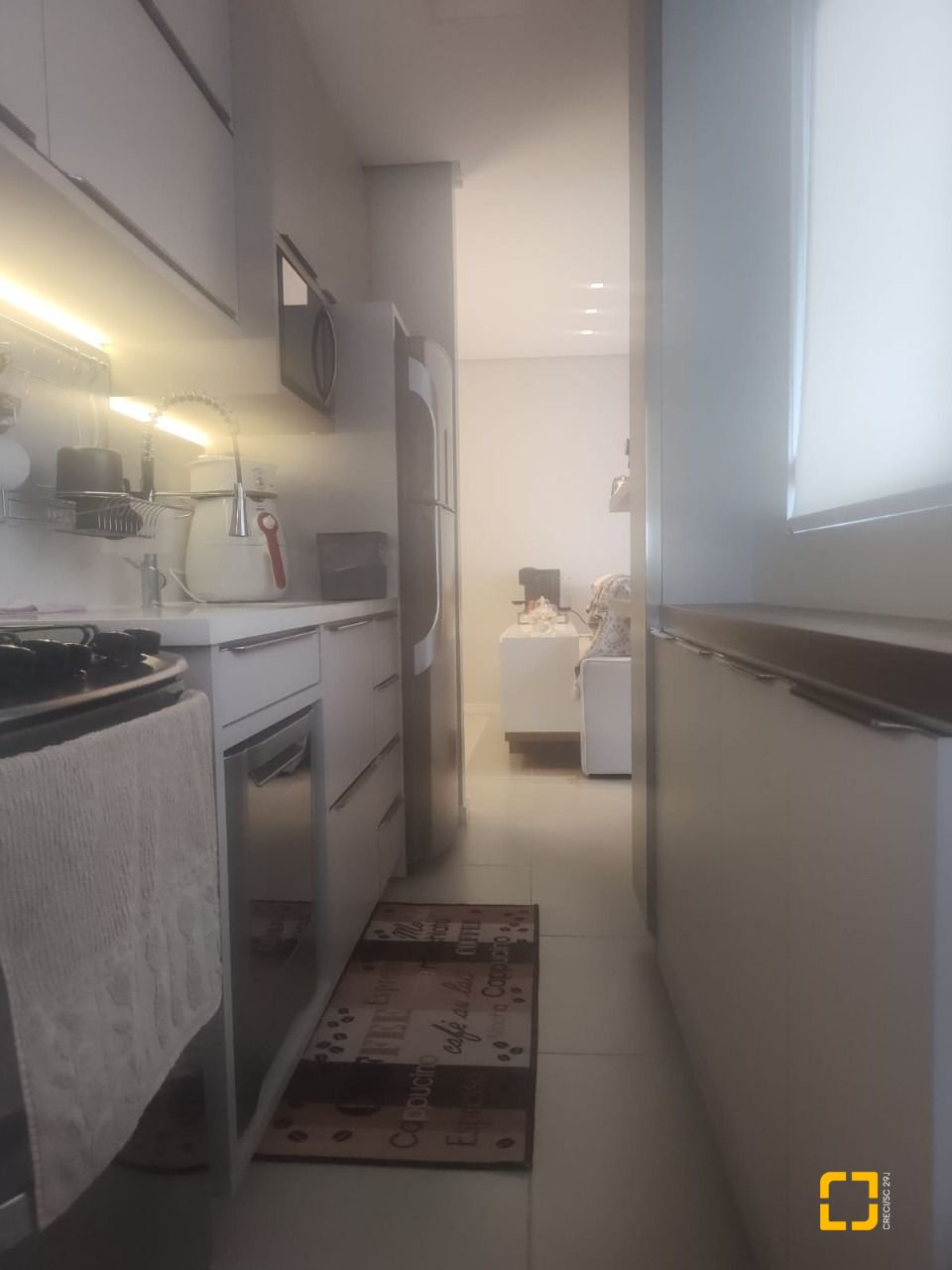 Apartamento com 72m², 3 quartos (sendo 1 suíte), 2 garagens, no bairro João Paulo em Florianópolis