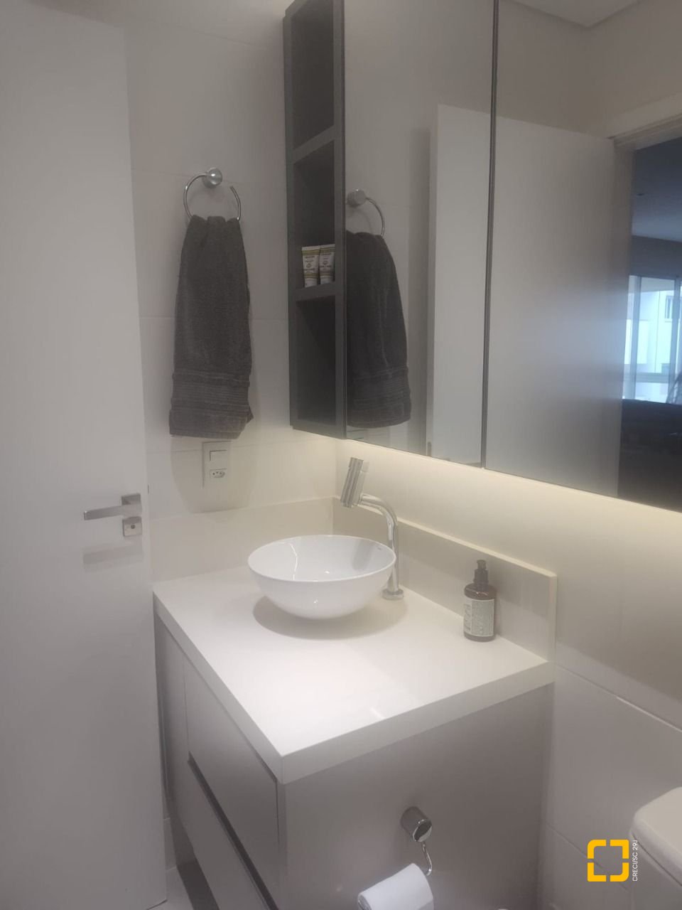 Apartamento com 72m², 3 quartos (sendo 1 suíte), 2 garagens, no bairro João Paulo em Florianópolis
