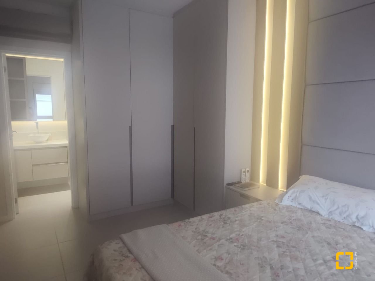 Apartamento com 72m², 3 quartos (sendo 1 suíte), 2 garagens, no bairro João Paulo em Florianópolis