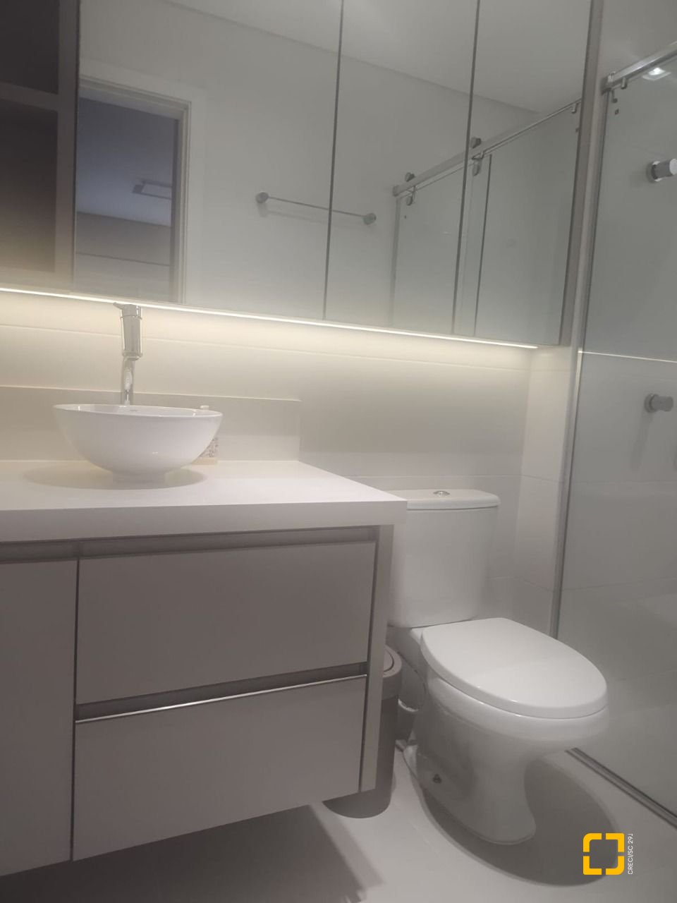 Apartamento com 72m², 3 quartos (sendo 1 suíte), 2 garagens, no bairro João Paulo em Florianópolis