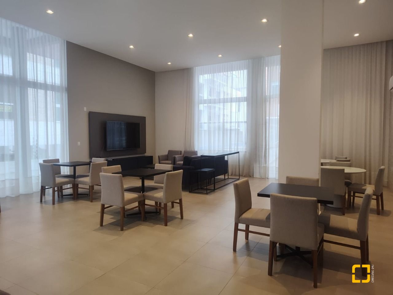 Apartamento com 72m², 3 quartos (sendo 1 suíte), 2 garagens, no bairro João Paulo em Florianópolis