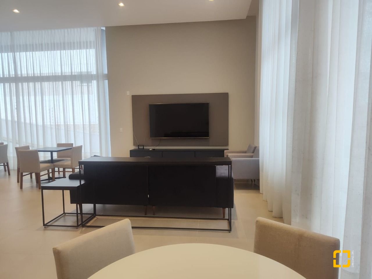 Apartamento com 72m², 3 quartos (sendo 1 suíte), 2 garagens, no bairro João Paulo em Florianópolis