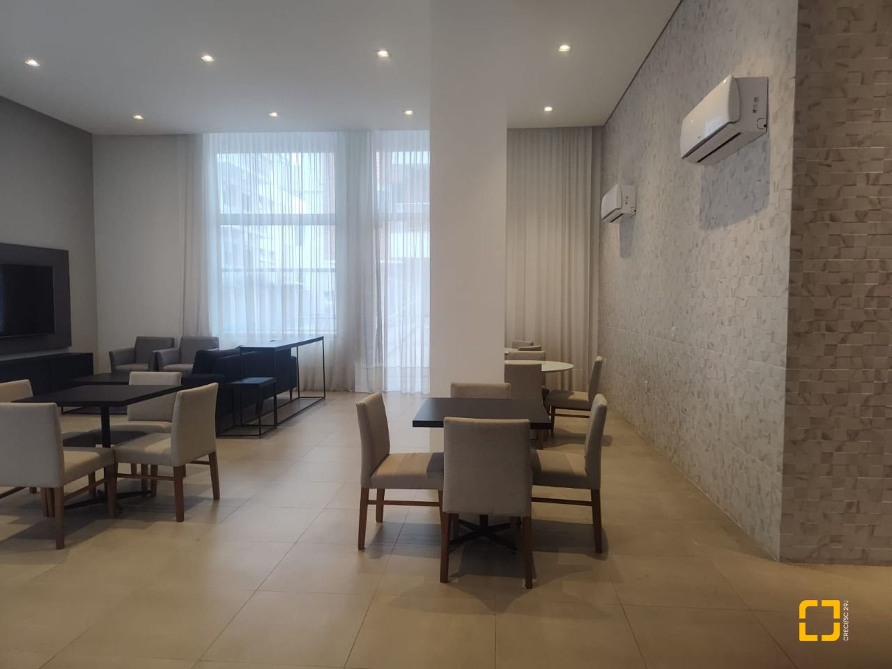 Apartamento com 72m², 3 quartos (sendo 1 suíte), 2 garagens, no bairro João Paulo em Florianópolis