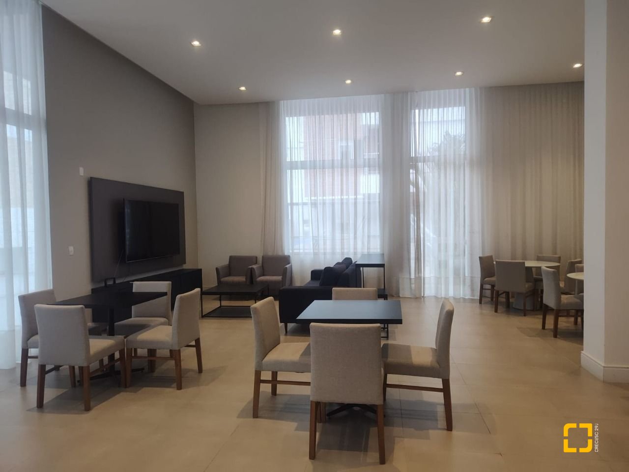 Apartamento com 72m², 3 quartos (sendo 1 suíte), 2 garagens, no bairro João Paulo em Florianópolis