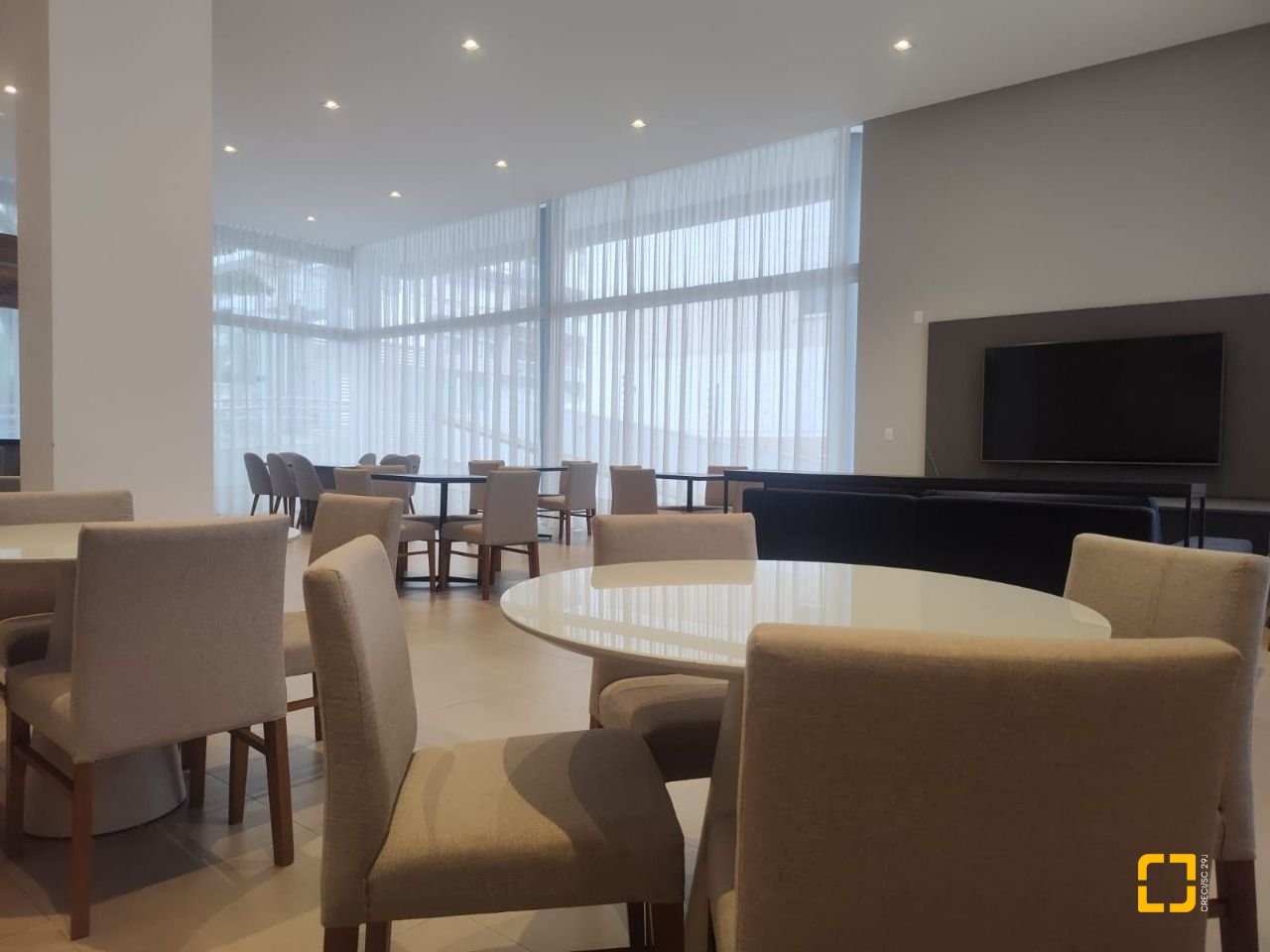 Apartamento com 72m², 3 quartos (sendo 1 suíte), 2 garagens, no bairro João Paulo em Florianópolis