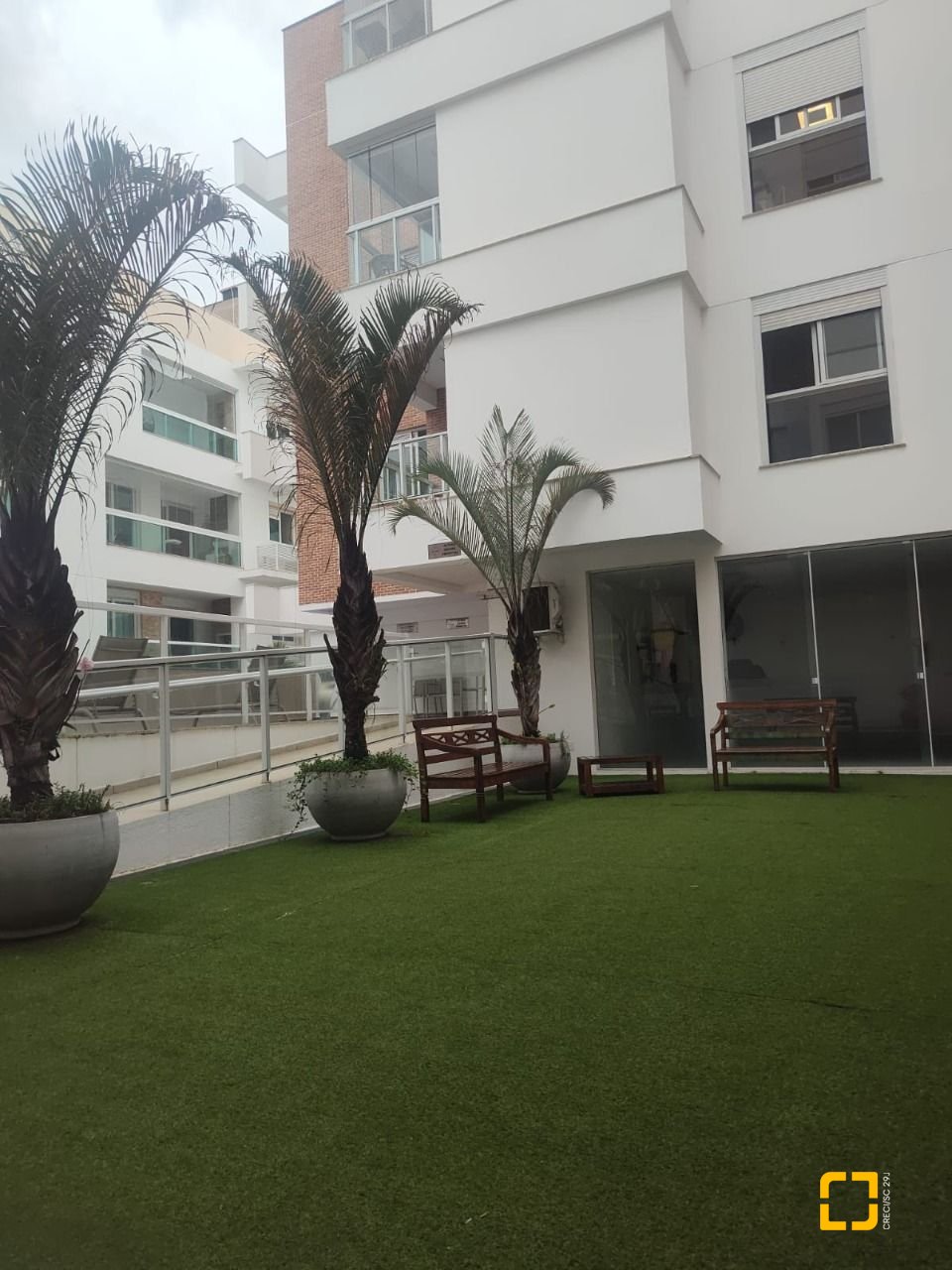 Apartamento com 72m², 3 quartos (sendo 1 suíte), 2 garagens, no bairro João Paulo em Florianópolis