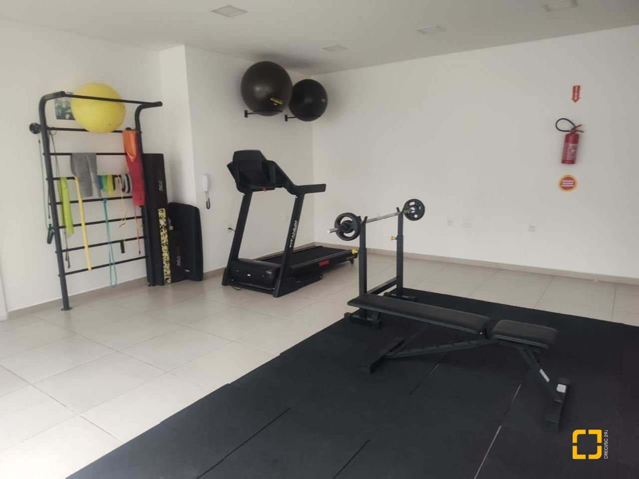 Apartamento com 72m², 3 quartos (sendo 1 suíte), 2 garagens, no bairro João Paulo em Florianópolis