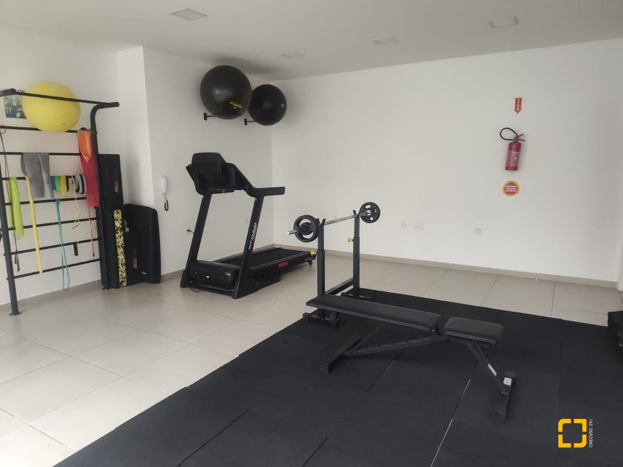 Apartamento com 72m², 3 quartos (sendo 1 suíte), 2 garagens, no bairro João Paulo em Florianópolis