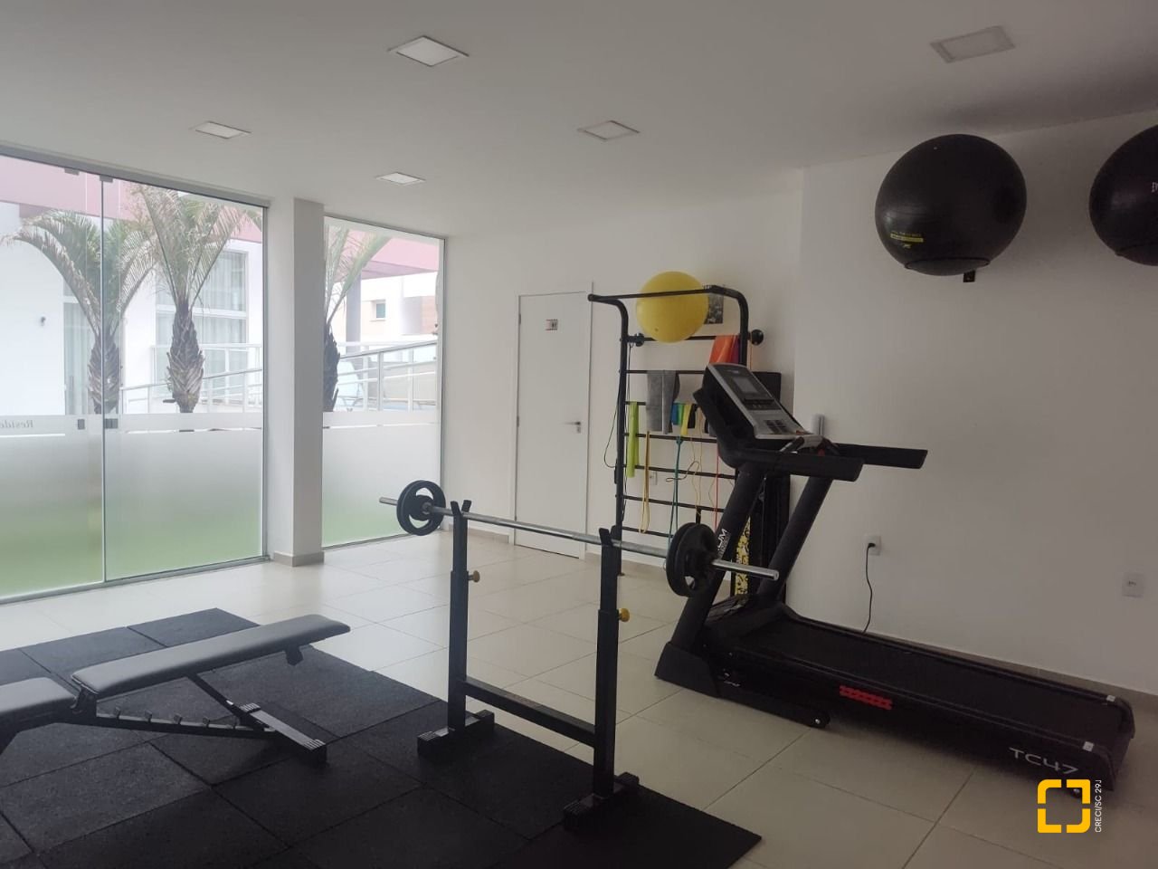 Apartamento com 72m², 3 quartos (sendo 1 suíte), 2 garagens, no bairro João Paulo em Florianópolis