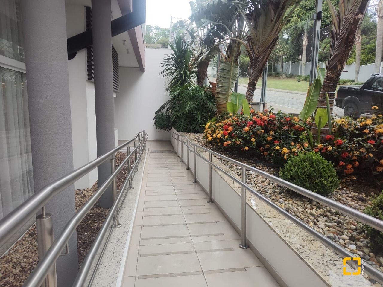 Apartamento com 72m², 3 quartos (sendo 1 suíte), 2 garagens, no bairro João Paulo em Florianópolis