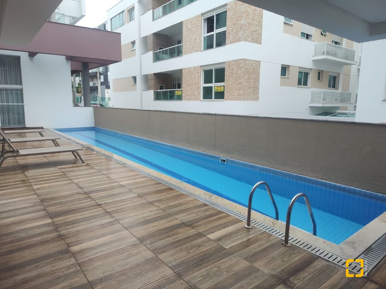 Apartamento com 72m², 3 quartos (sendo 1 suíte), 2 garagens, no bairro João Paulo em Florianópolis