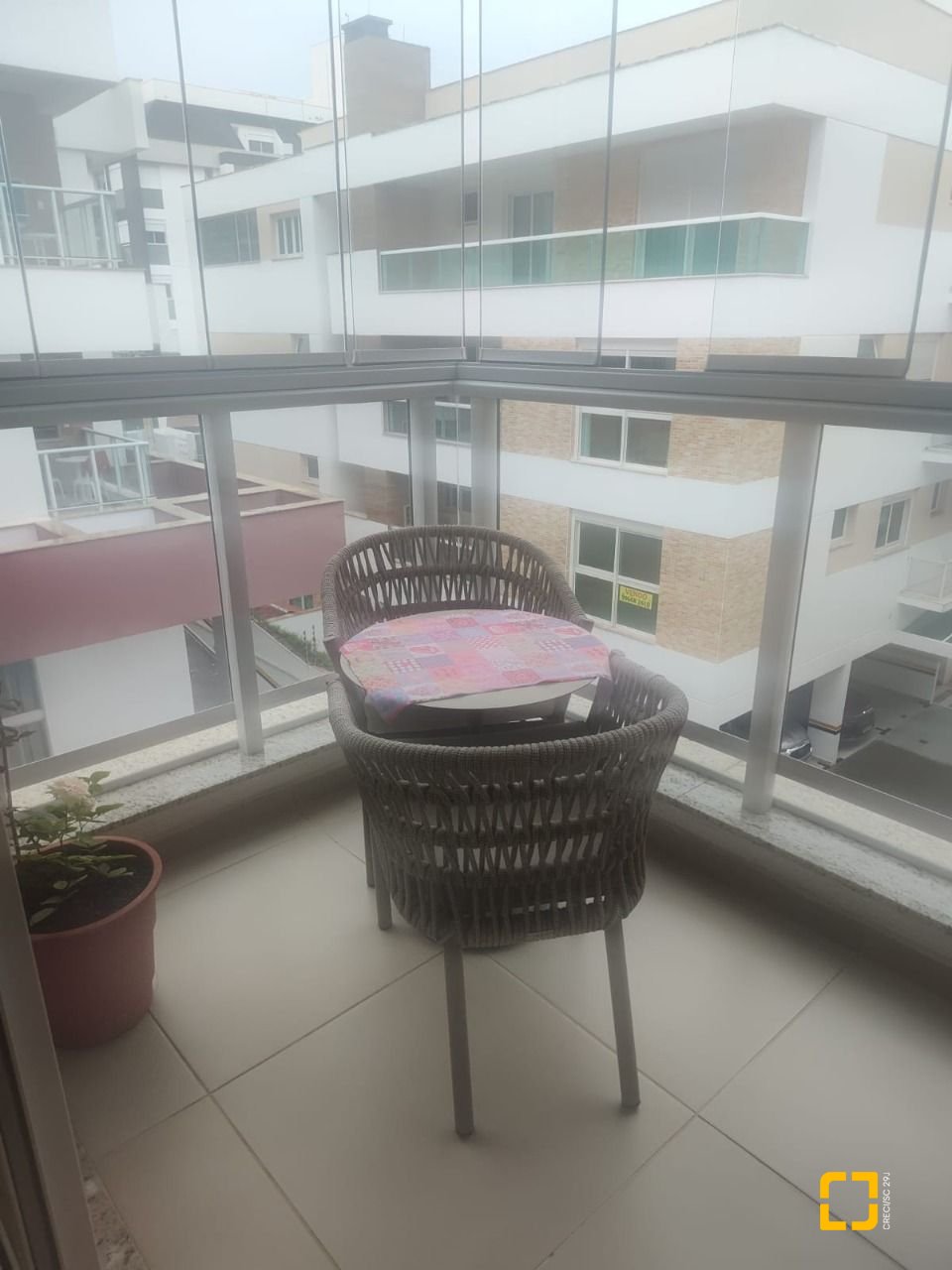 Apartamento com 72m², 3 quartos (sendo 1 suíte), 2 garagens, no bairro João Paulo em Florianópolis