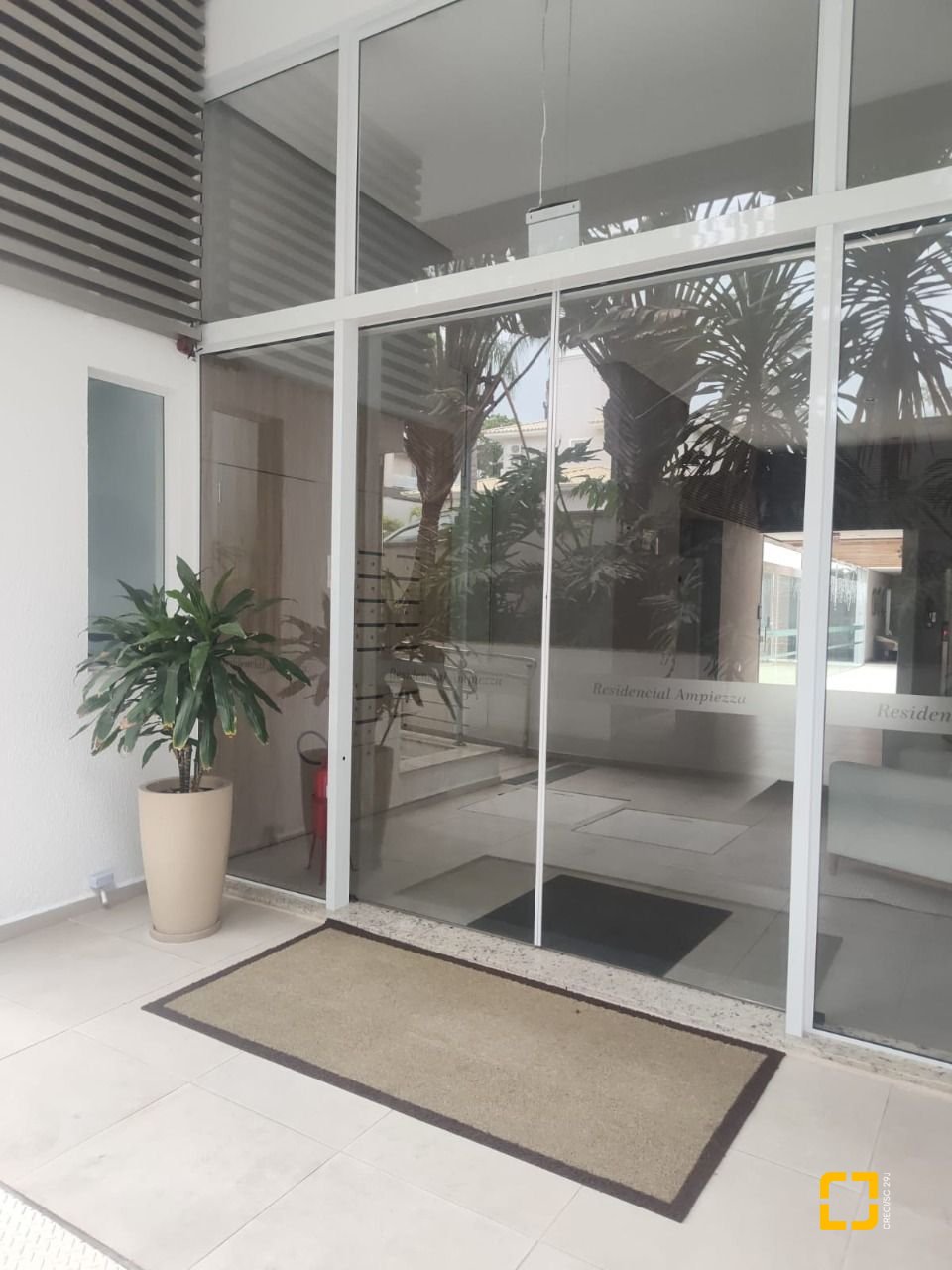 Apartamento com 72m², 3 quartos (sendo 1 suíte), 2 garagens, no bairro João Paulo em Florianópolis