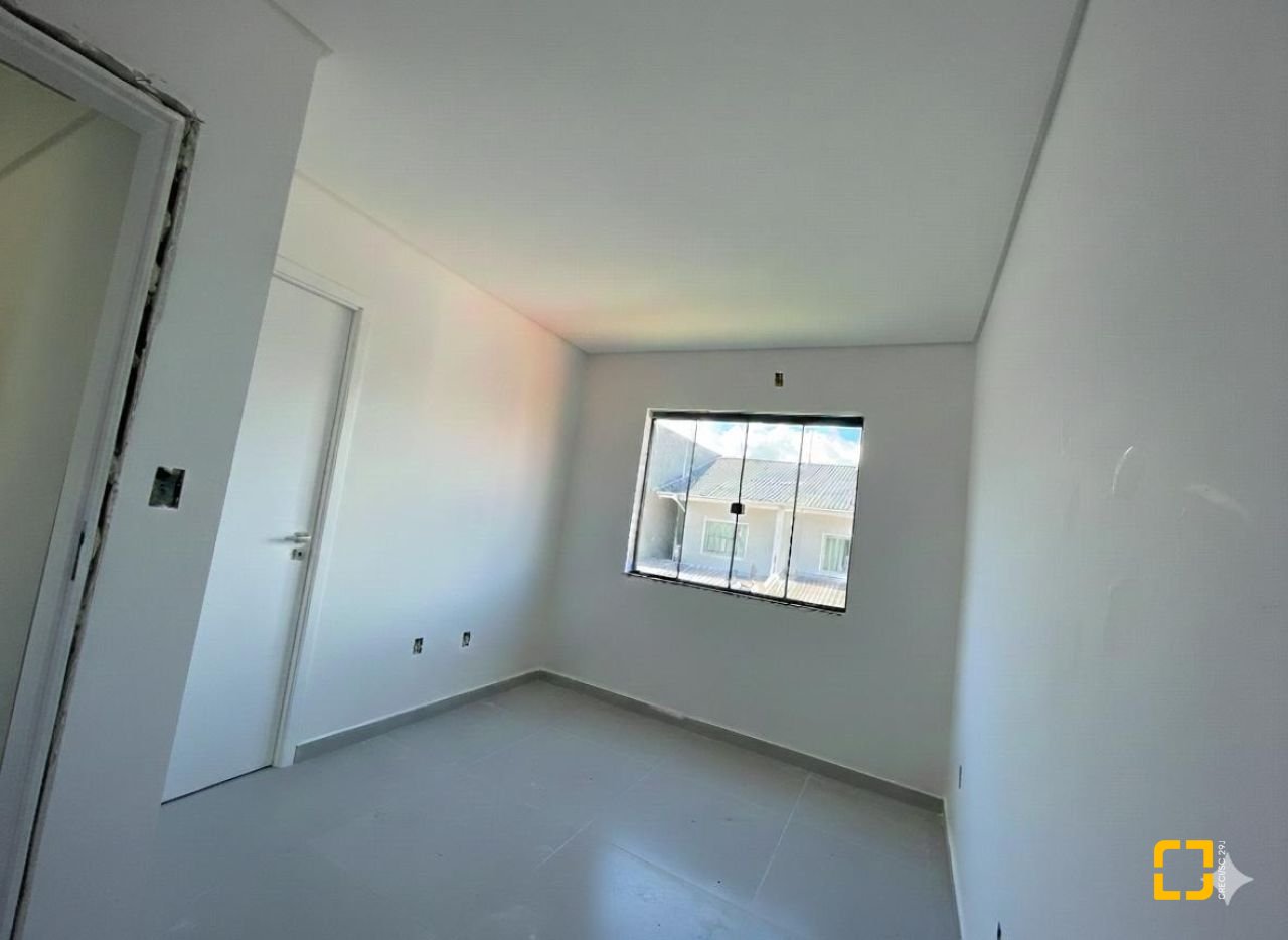 Casa com 86m², 2 quartos (sendo 2 suítes), 1 garagem, no bairro Potecas em São José