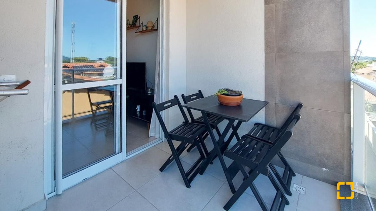 Apartamento com 81m², 4 quartos (sendo 1 suíte), 2 garagens, no bairro Campeche em Florianópolis