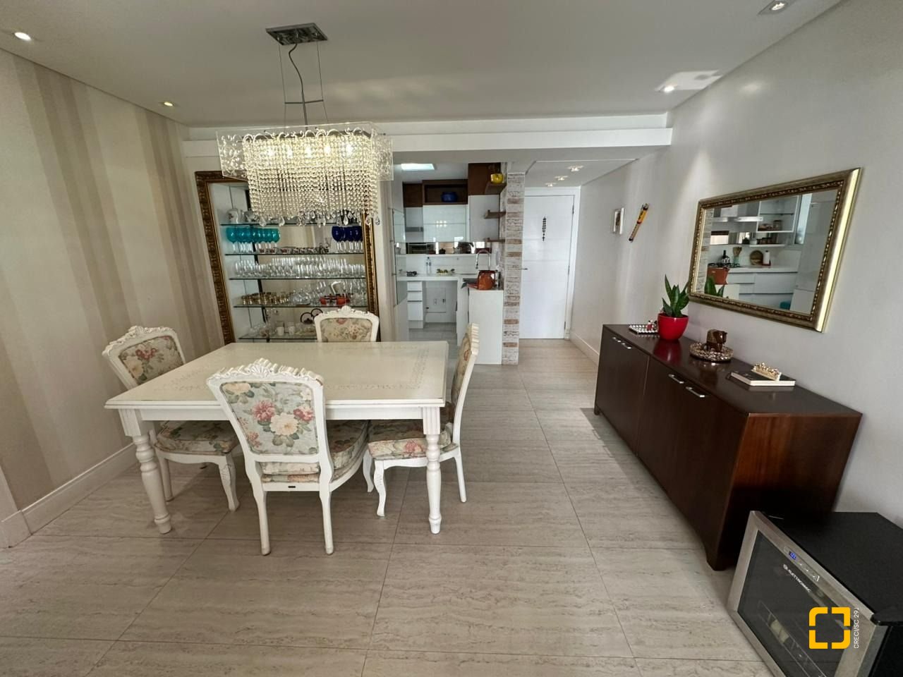 Apartamento com 117m², 4 quartos (sendo 1 suíte), 1 garagem, no bairro Parque São Jorge em Florianópolis