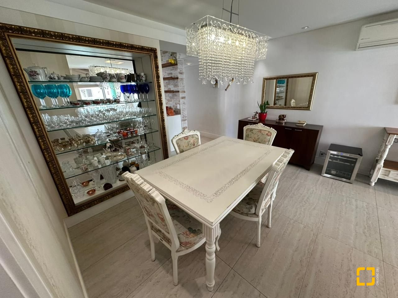 Apartamento com 117m², 4 quartos (sendo 1 suíte), 1 garagem, no bairro Parque São Jorge em Florianópolis