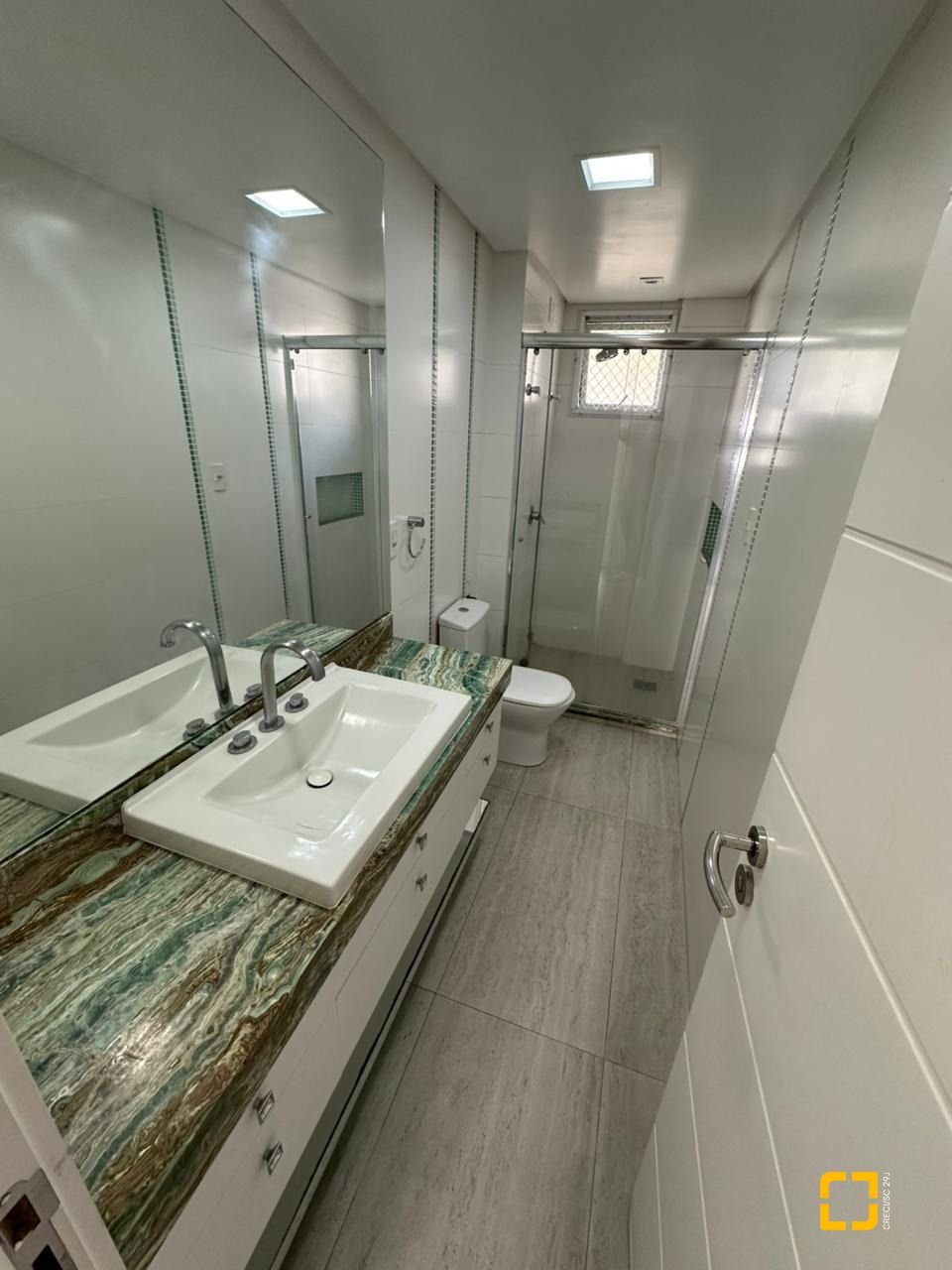 Apartamento com 117m², 4 quartos (sendo 1 suíte), 1 garagem, no bairro Parque São Jorge em Florianópolis