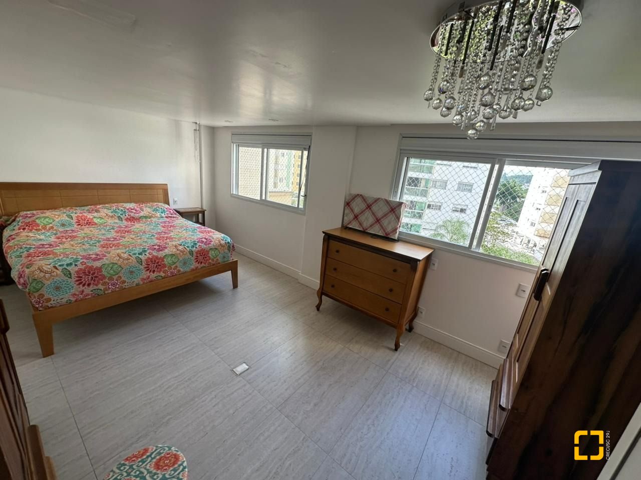 Apartamento com 117m², 4 quartos (sendo 1 suíte), 1 garagem, no bairro Parque São Jorge em Florianópolis