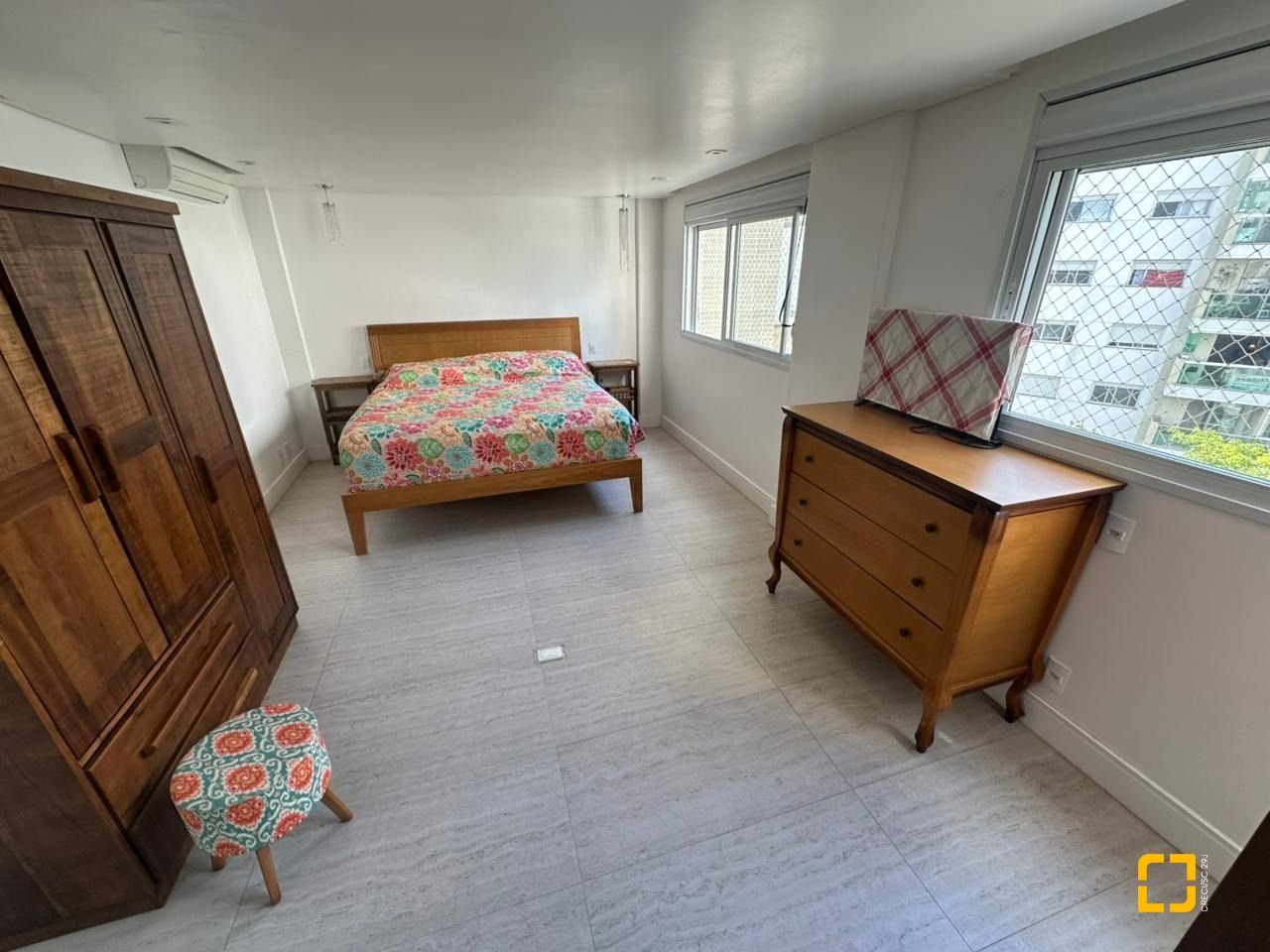 Apartamento com 117m², 4 quartos (sendo 1 suíte), 1 garagem, no bairro Parque São Jorge em Florianópolis