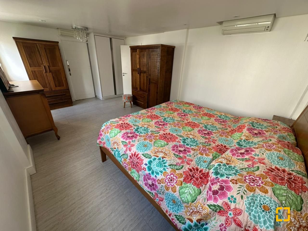 Apartamento com 117m², 4 quartos (sendo 1 suíte), 1 garagem, no bairro Parque São Jorge em Florianópolis