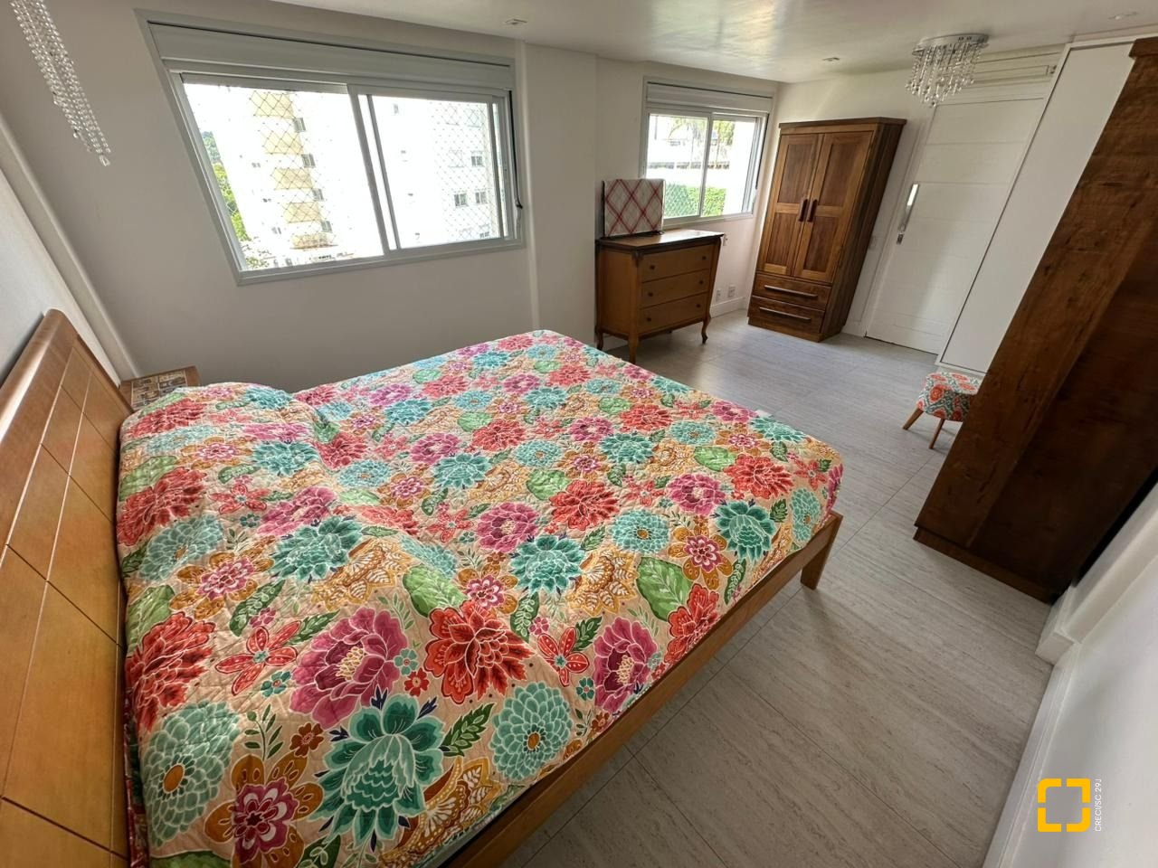 Apartamento com 117m², 4 quartos (sendo 1 suíte), 1 garagem, no bairro Parque São Jorge em Florianópolis