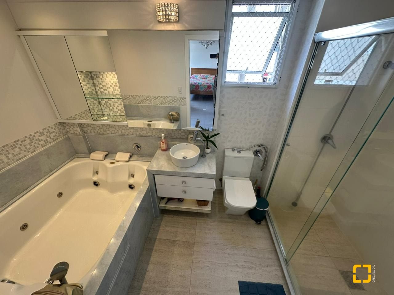 Apartamento com 117m², 4 quartos (sendo 1 suíte), 1 garagem, no bairro Parque São Jorge em Florianópolis