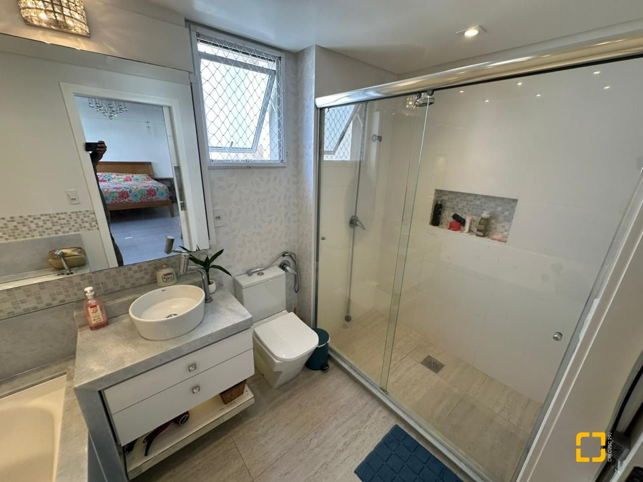 Apartamento com 117m², 4 quartos (sendo 1 suíte), 1 garagem, no bairro Parque São Jorge em Florianópolis